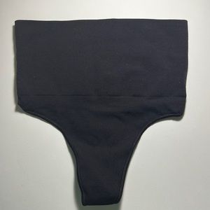 SKIMS Core Control Thong  size S/M NWOT